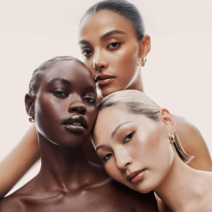 Major Skin Hydra-Luxe Luminous Skin Perfecting Foundation For Natural Glow - Bajo Pedido