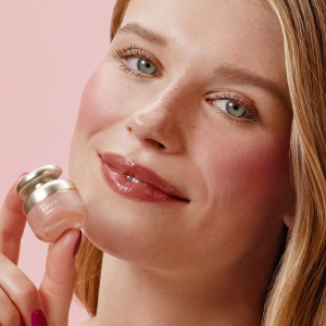 Selena's Faves Mini Fragrance & Blush Set - Bajo Pedido