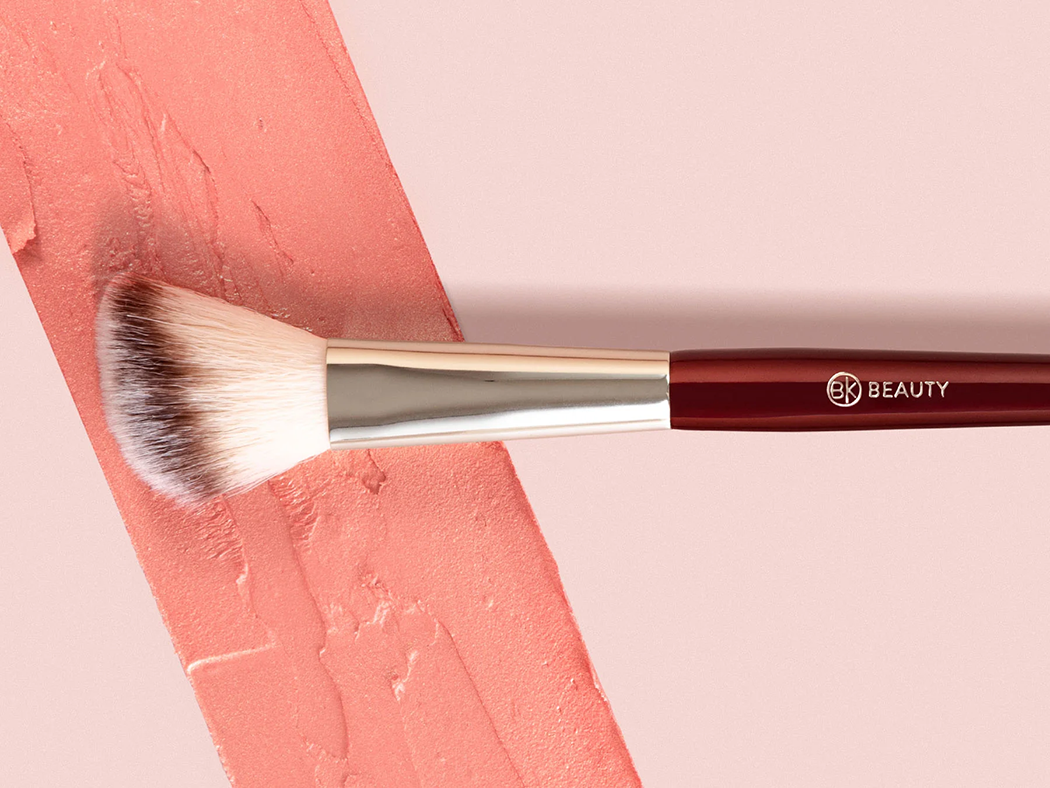 112 Small Angled Face Brush